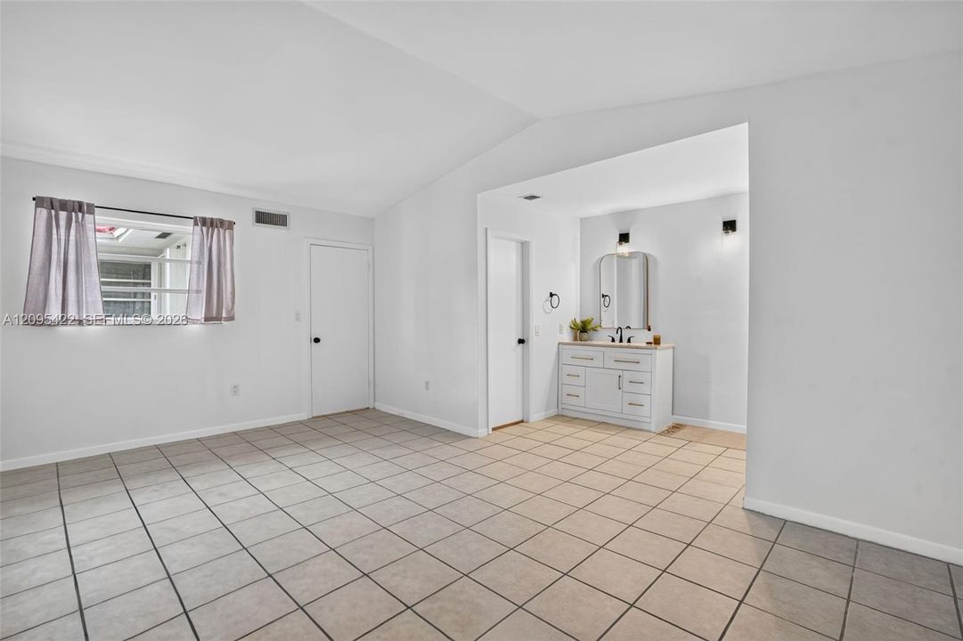 En Renta: $5,650 (3 camas, 2 baños, 1920 Pies cuadrados)