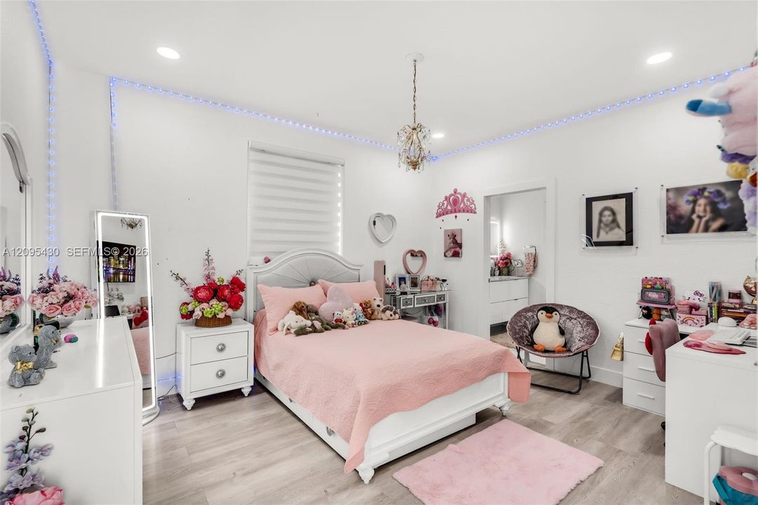 For Sale: $1,374,900 (4 beds, 3 baths, 2866 Square Feet)