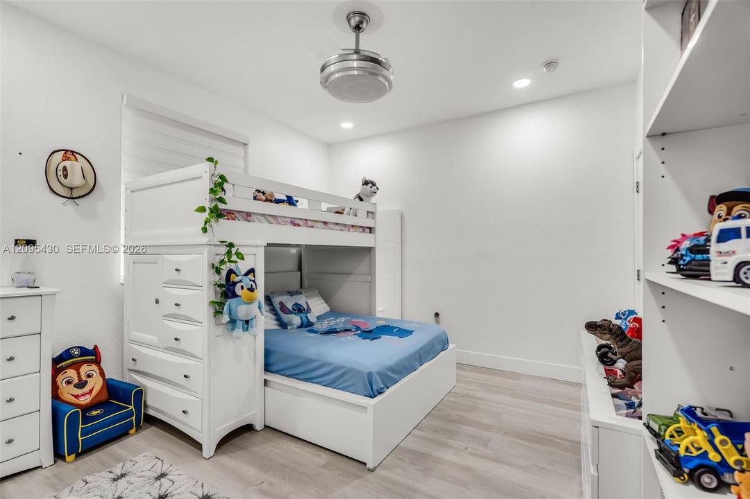 For Sale: $1,374,900 (4 beds, 3 baths, 2866 Square Feet)