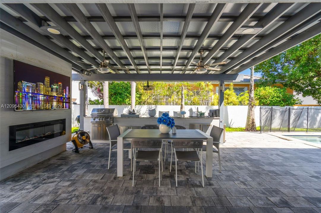 For Sale: $1,374,900 (4 beds, 3 baths, 2866 Square Feet)