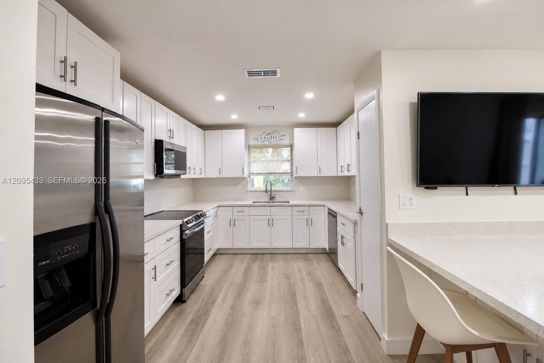 Activo con contrato: $525,000 (3 camas, 2 baños, 1360 Pies cuadrados)