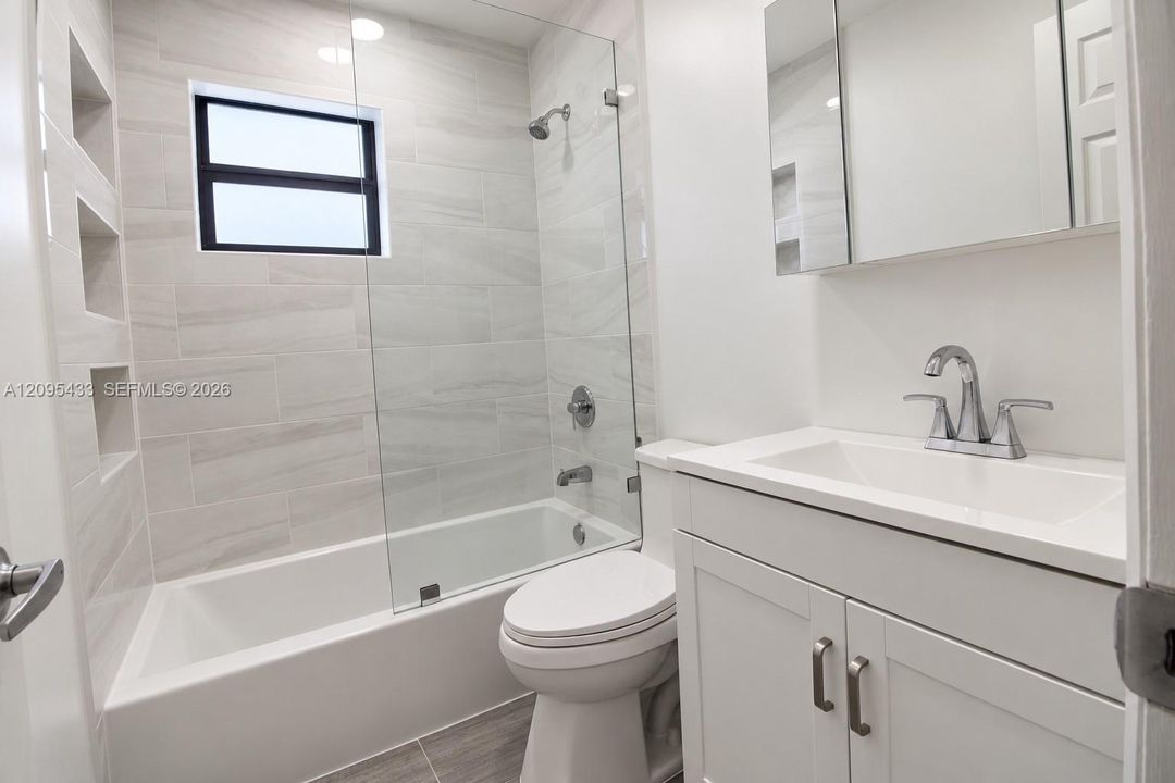 Activo con contrato: $525,000 (3 camas, 2 baños, 1360 Pies cuadrados)