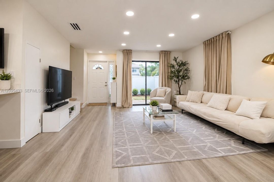 Activo con contrato: $525,000 (3 camas, 2 baños, 1360 Pies cuadrados)