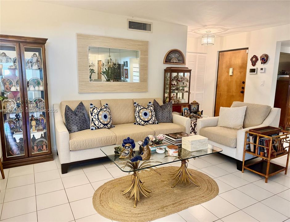 For Sale: $379,000 (3 beds, 2 baths, 1240 Square Feet)
