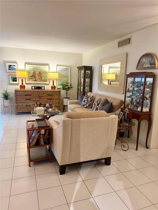 For Sale: $379,000 (3 beds, 2 baths, 1240 Square Feet)