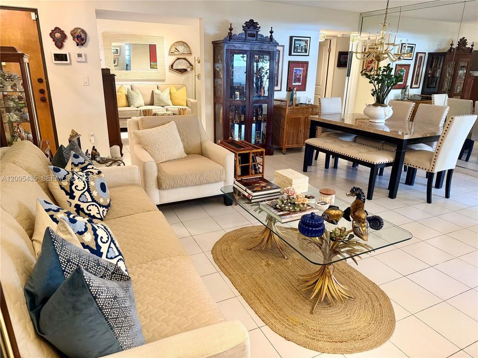 For Sale: $379,000 (3 beds, 2 baths, 1240 Square Feet)