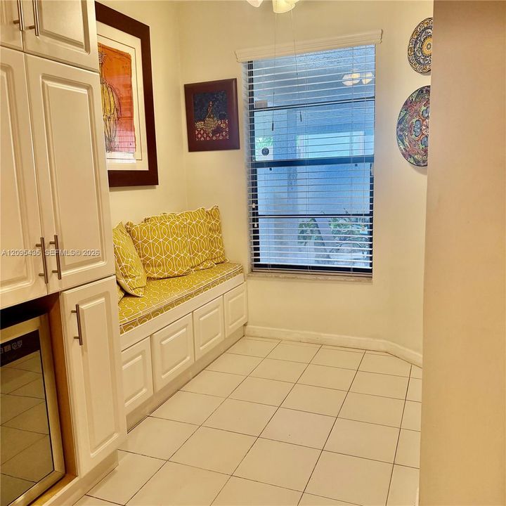 For Sale: $379,000 (3 beds, 2 baths, 1240 Square Feet)