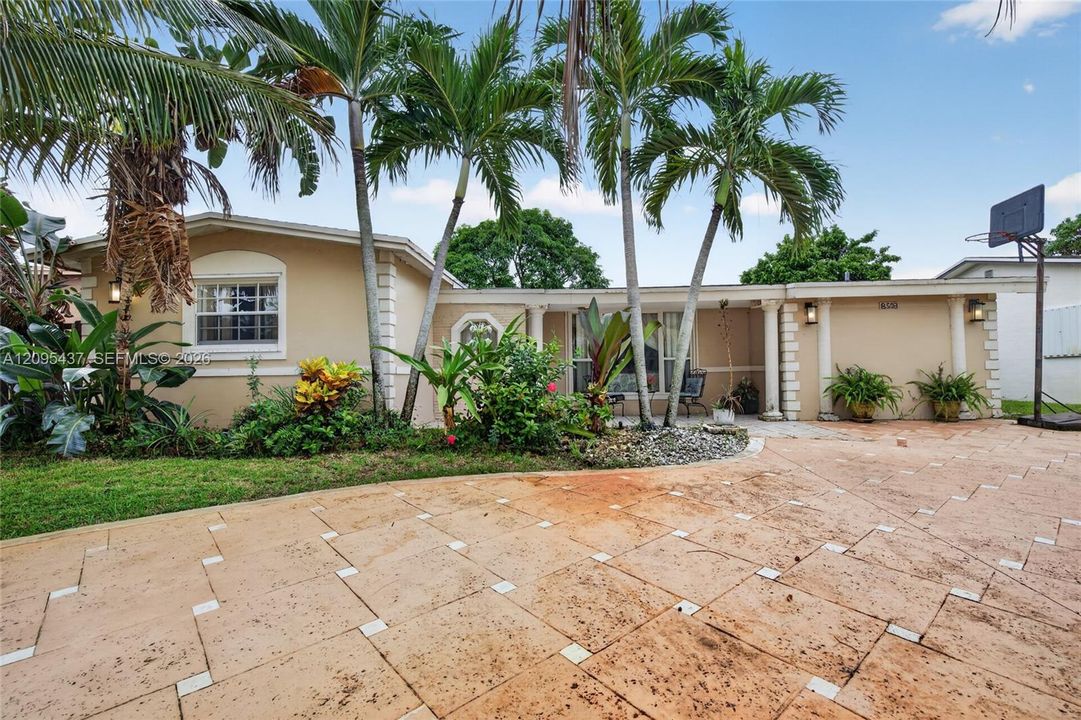 En Venta: $560,000 (3 camas, 2 baños, 2094 Pies cuadrados)