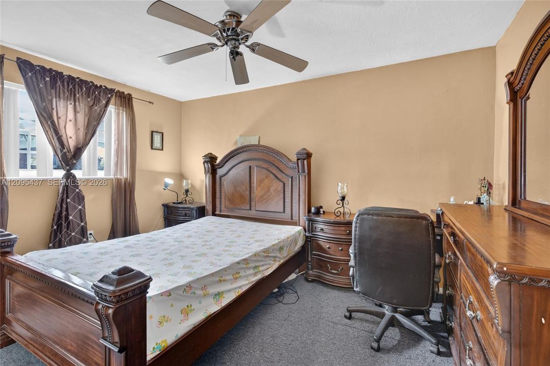 En Venta: $560,000 (3 camas, 2 baños, 2094 Pies cuadrados)