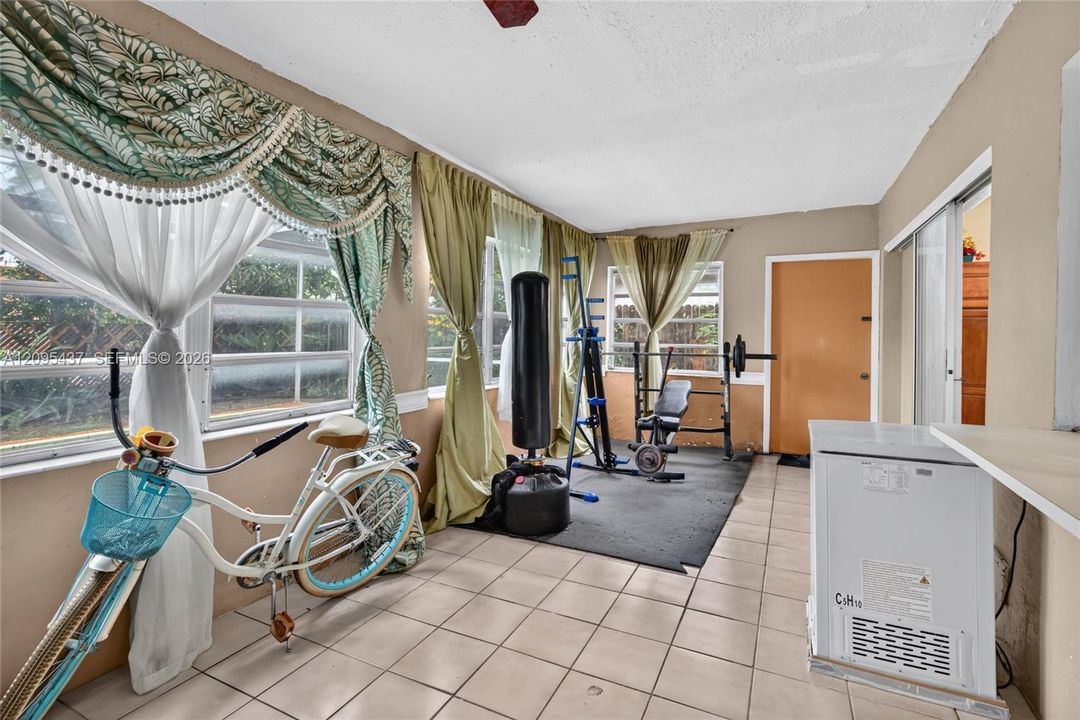 En Venta: $560,000 (3 camas, 2 baños, 2094 Pies cuadrados)