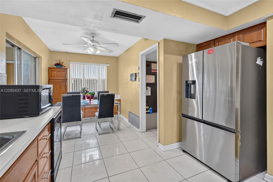 En Venta: $560,000 (3 camas, 2 baños, 2094 Pies cuadrados)