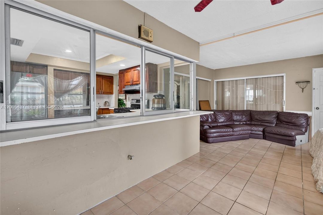 En Venta: $560,000 (3 camas, 2 baños, 2094 Pies cuadrados)