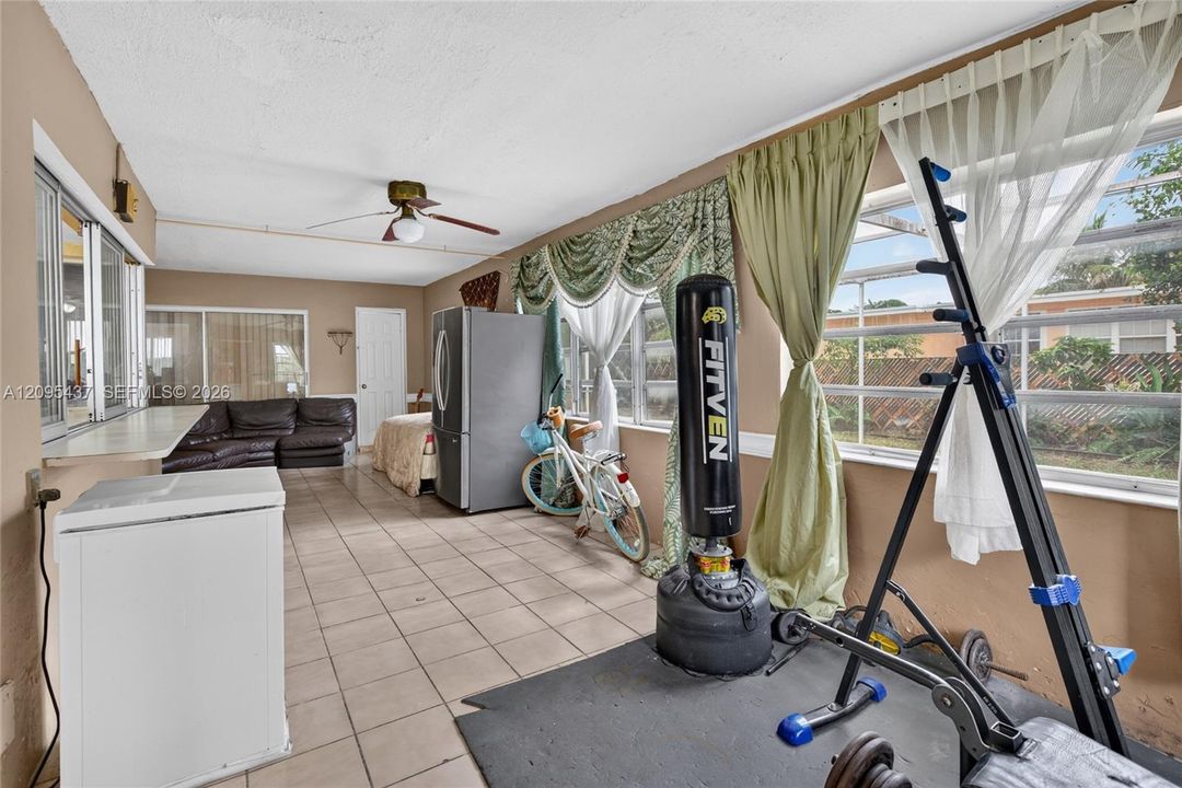 En Venta: $560,000 (3 camas, 2 baños, 2094 Pies cuadrados)