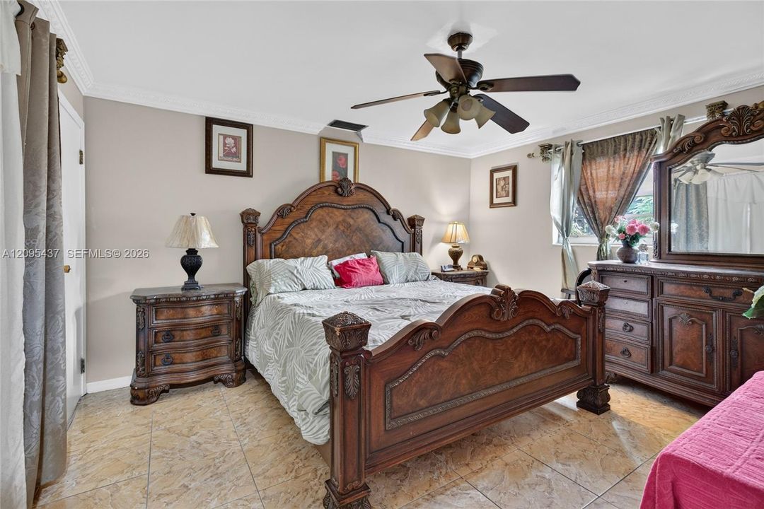 En Venta: $560,000 (3 camas, 2 baños, 2094 Pies cuadrados)