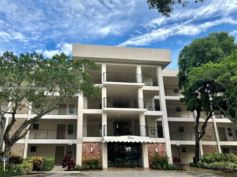En Venta: $320,000 (3 camas, 2 baños, 1390 Pies cuadrados)