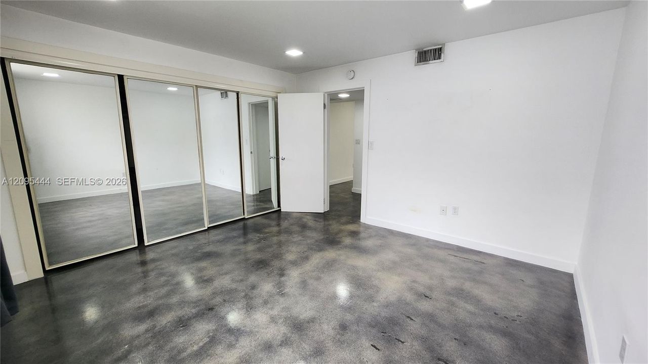 For Rent: $1,799 (1 beds, 1 baths, 692 Square Feet)