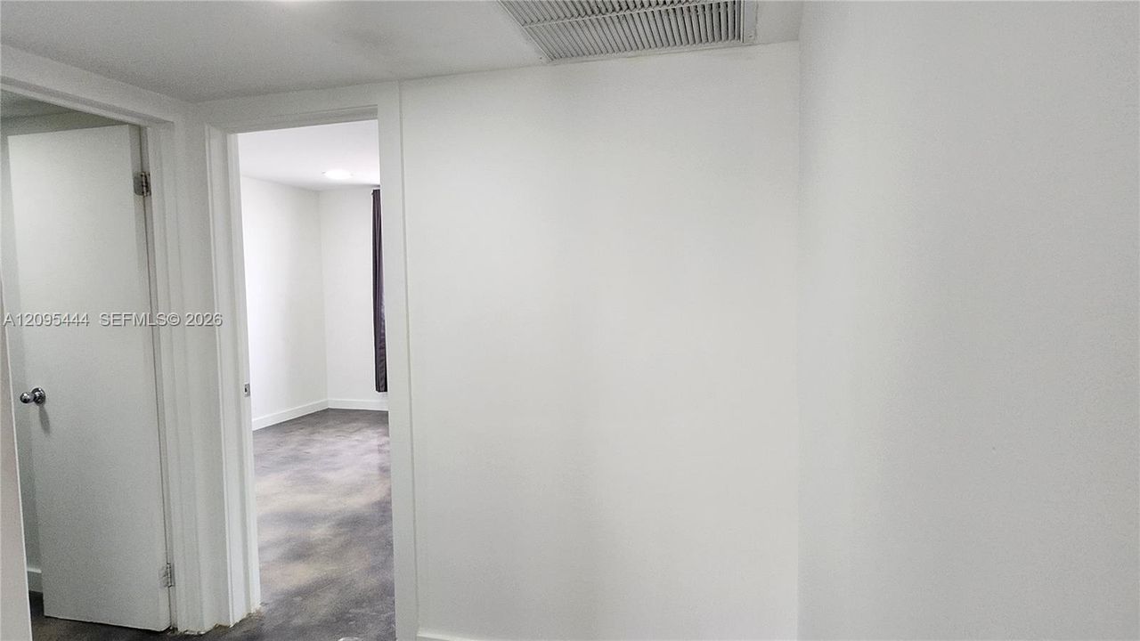 For Rent: $1,799 (1 beds, 1 baths, 692 Square Feet)