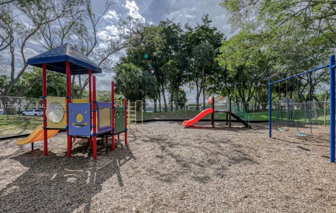 En Venta: $309,000 (2 camas, 2 baños, 1222 Pies cuadrados)