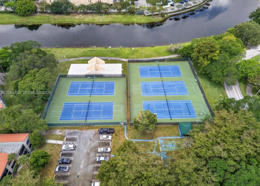 En Venta: $309,000 (2 camas, 2 baños, 1222 Pies cuadrados)