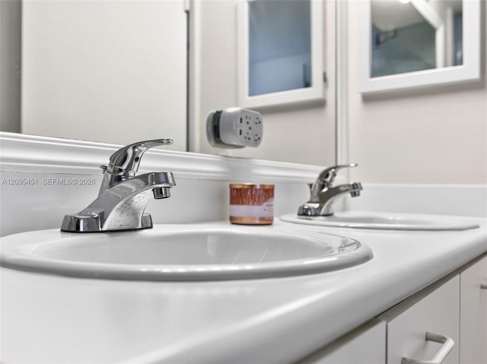 For Rent: $3,800 (4 beds, 2 baths, 1851 Square Feet)
