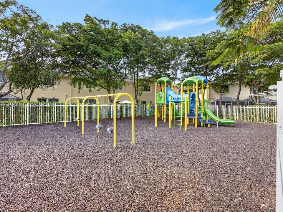 For Rent: $3,800 (4 beds, 2 baths, 1851 Square Feet)