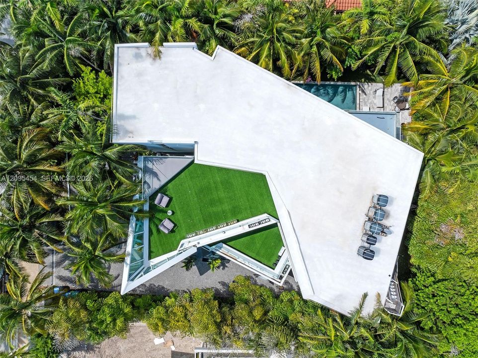 For Sale: $7,499,000 (6 beds, 7 baths, 7249 Square Feet)