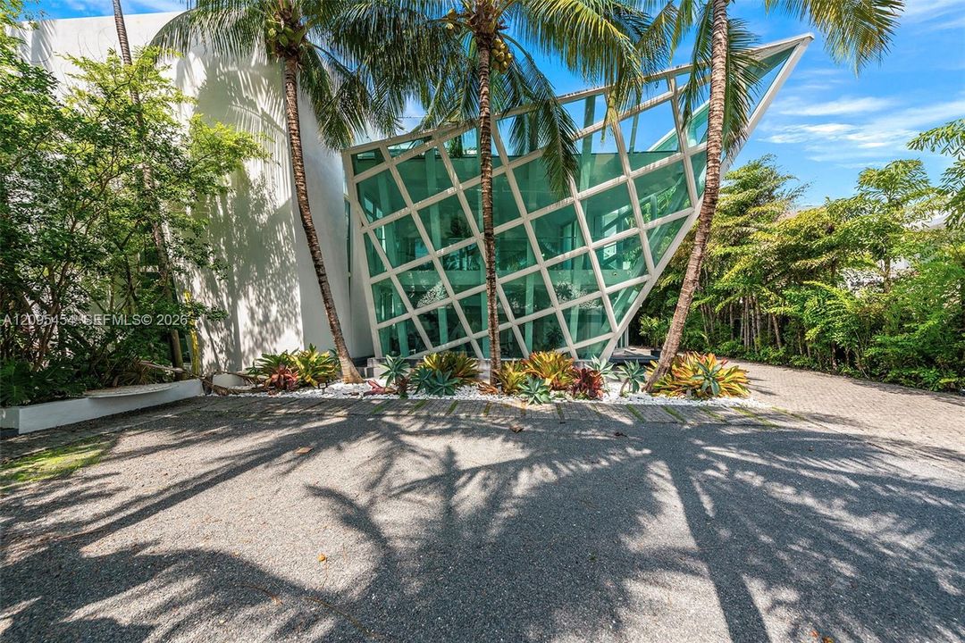 For Sale: $7,499,000 (6 beds, 7 baths, 7249 Square Feet)