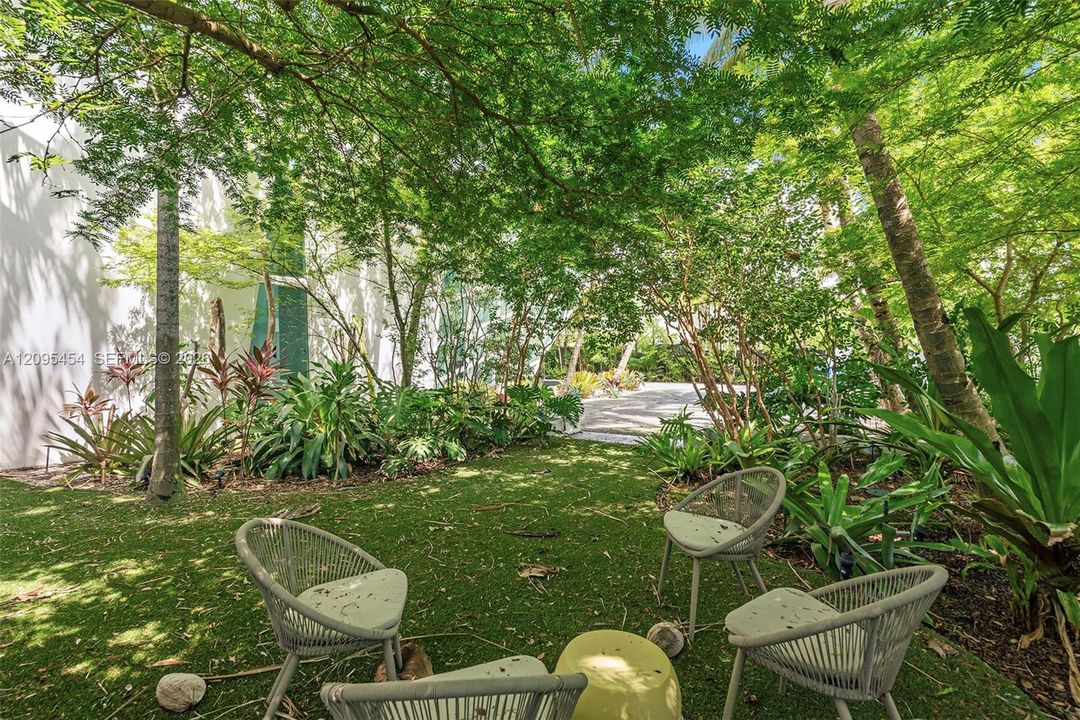For Sale: $7,499,000 (6 beds, 7 baths, 7249 Square Feet)