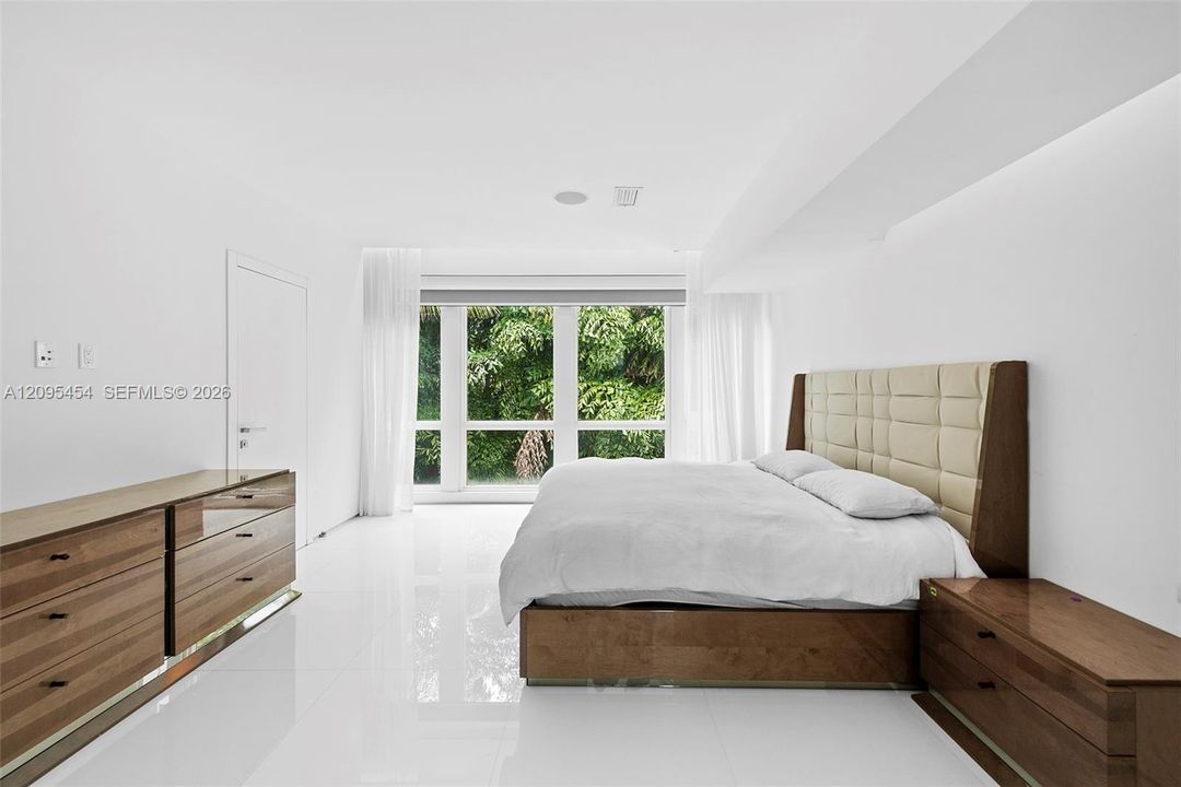 For Sale: $7,499,000 (6 beds, 7 baths, 7249 Square Feet)