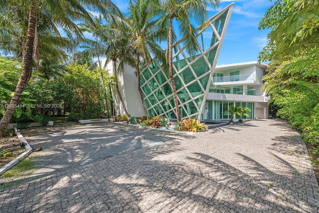 For Sale: $7,499,000 (6 beds, 7 baths, 7249 Square Feet)