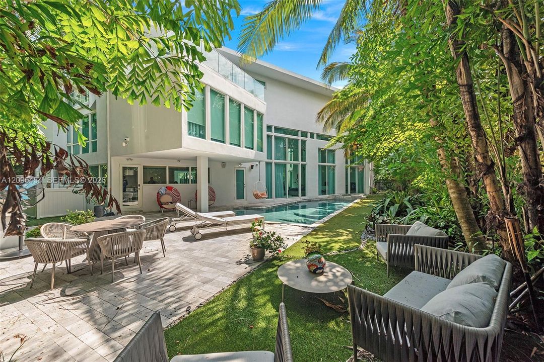For Sale: $7,499,000 (6 beds, 7 baths, 7249 Square Feet)