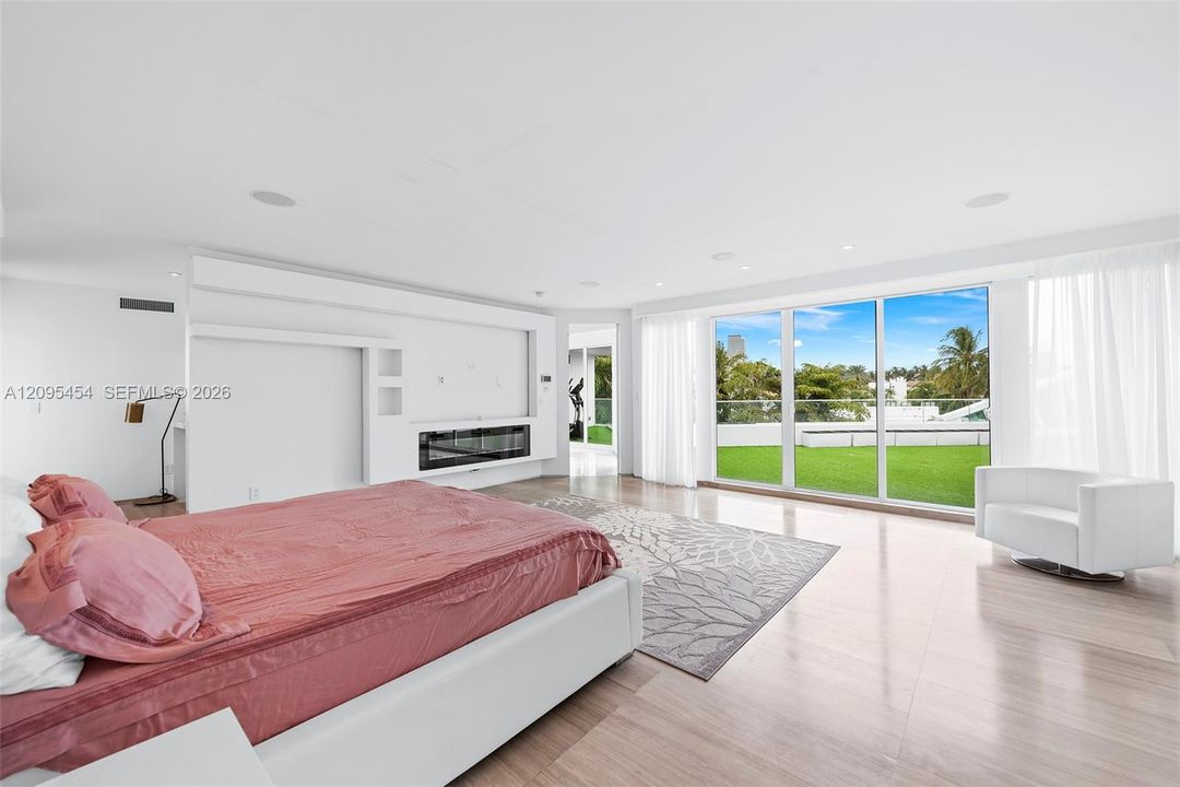 For Sale: $7,499,000 (6 beds, 7 baths, 7249 Square Feet)