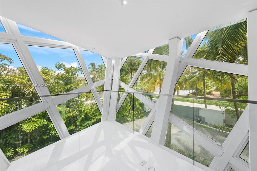 For Sale: $7,499,000 (6 beds, 7 baths, 7249 Square Feet)