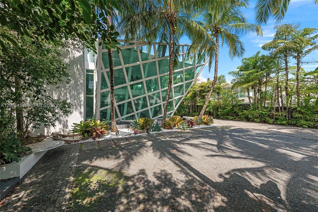 For Sale: $7,499,000 (6 beds, 7 baths, 7249 Square Feet)