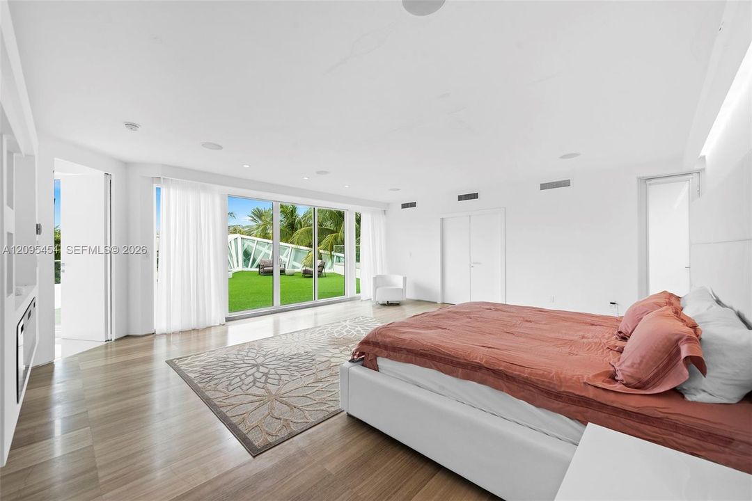 For Sale: $7,499,000 (6 beds, 7 baths, 7249 Square Feet)