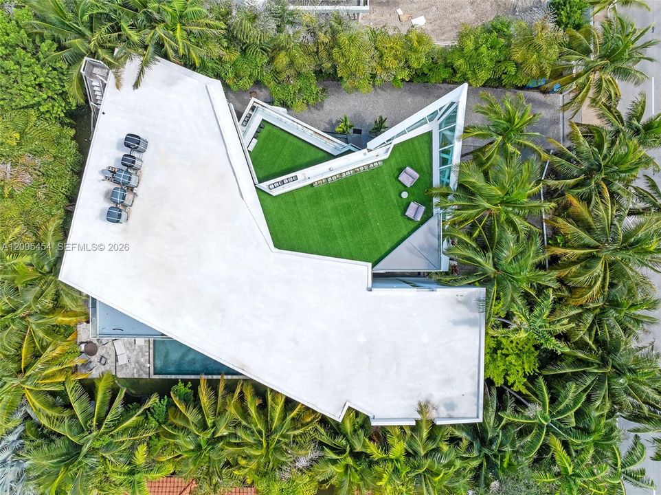 For Sale: $7,499,000 (6 beds, 7 baths, 7249 Square Feet)