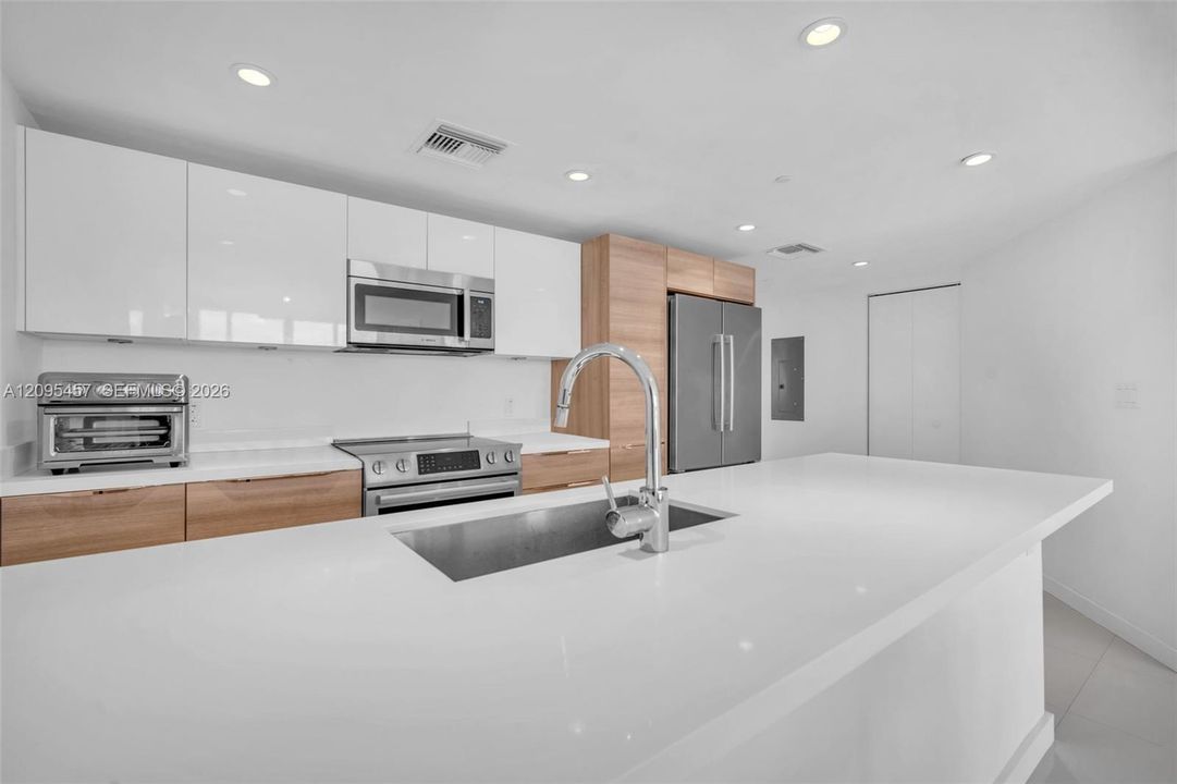 For Rent: $7,500 (2 beds, 2 baths, 1280 Square Feet)