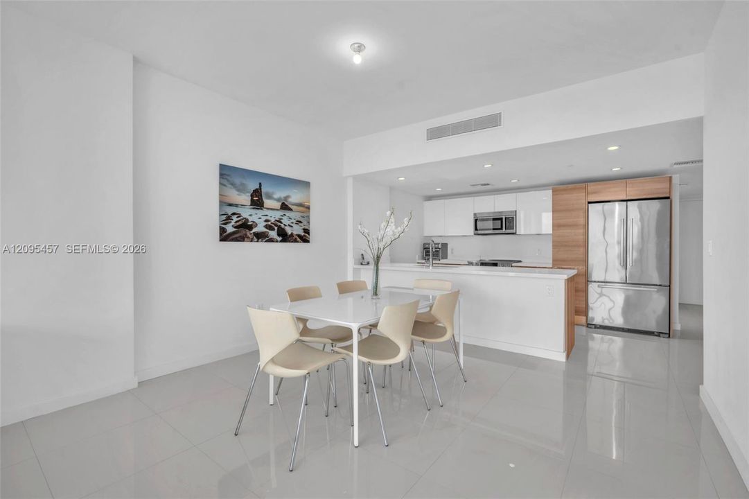 For Rent: $7,500 (2 beds, 2 baths, 1280 Square Feet)