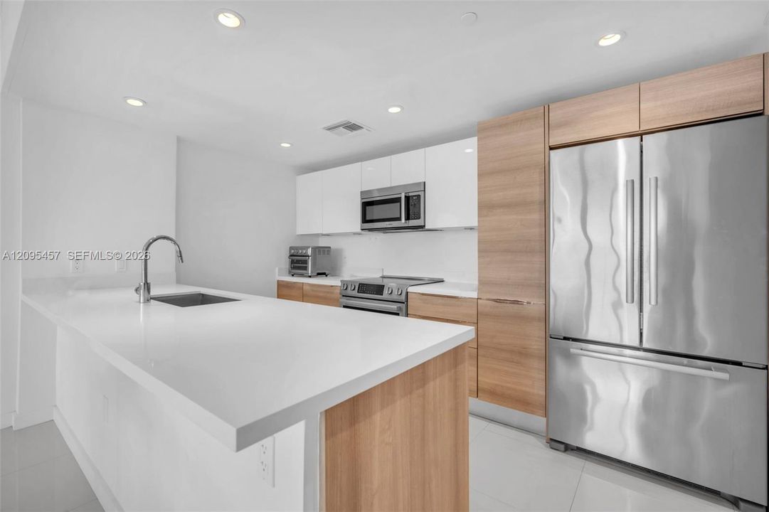 For Rent: $7,500 (2 beds, 2 baths, 1280 Square Feet)