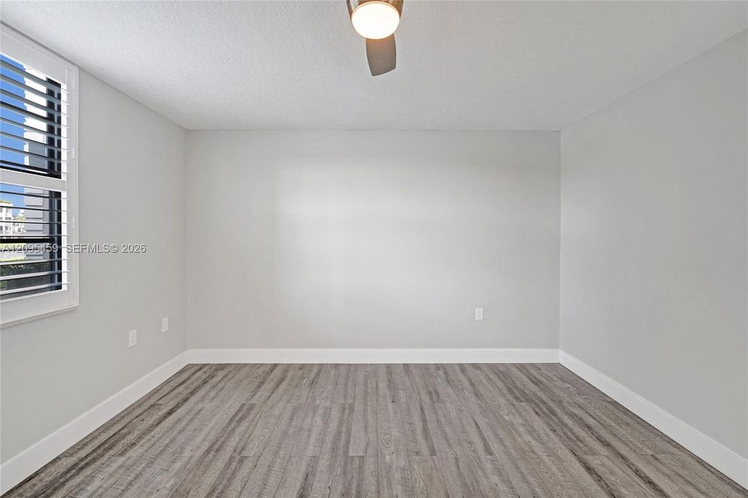 For Sale: $299,000 (2 beds, 2 baths, 1385 Square Feet)