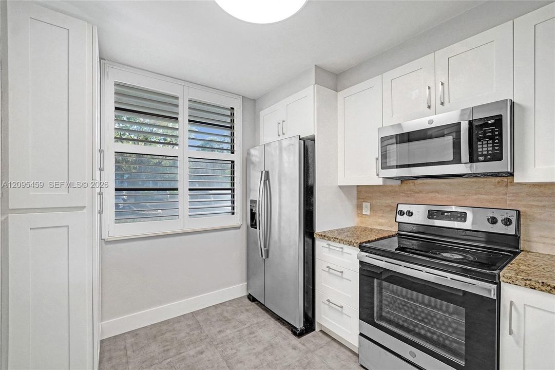 For Sale: $299,000 (2 beds, 2 baths, 1385 Square Feet)