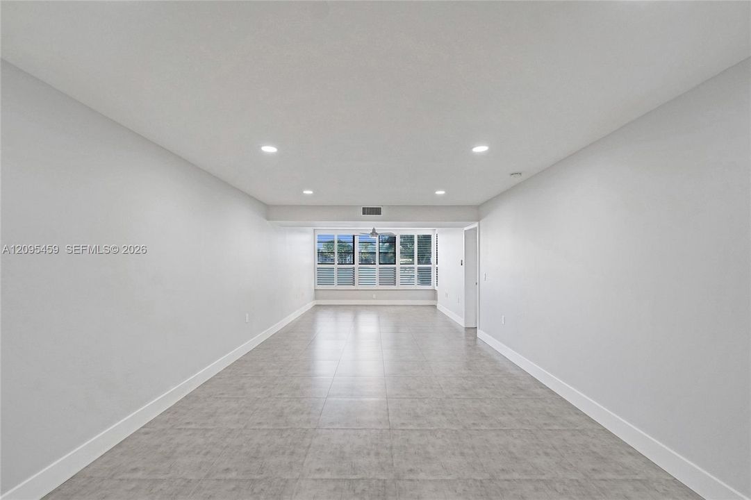 For Sale: $299,000 (2 beds, 2 baths, 1385 Square Feet)