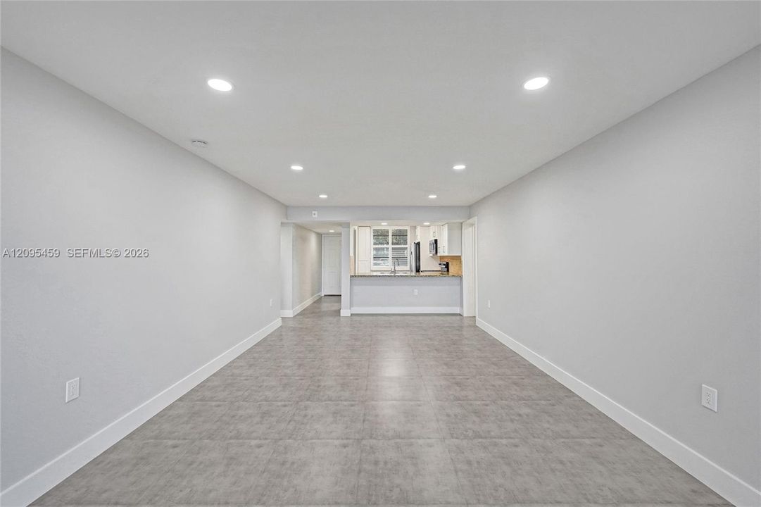 For Sale: $299,000 (2 beds, 2 baths, 1385 Square Feet)