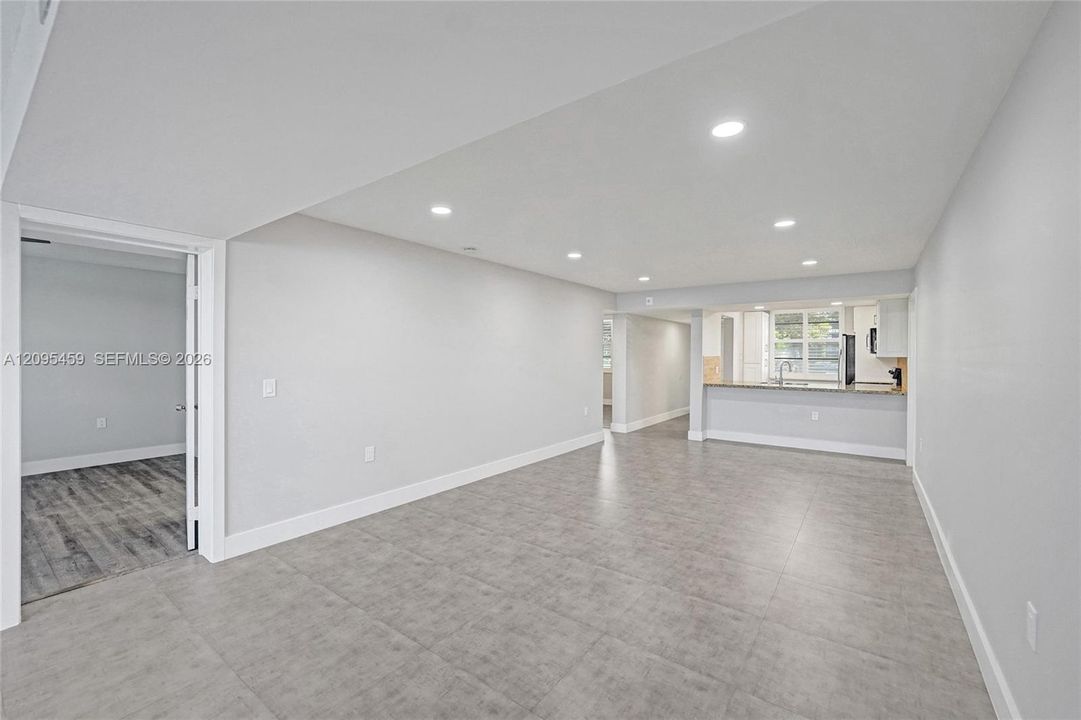 For Sale: $299,000 (2 beds, 2 baths, 1385 Square Feet)