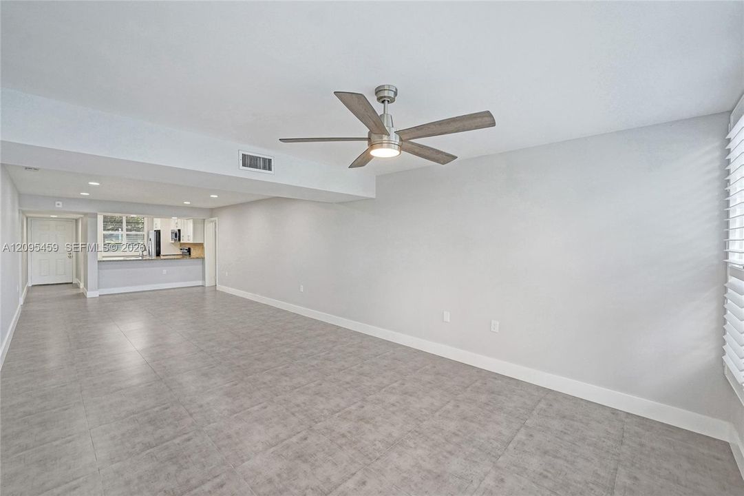 For Sale: $299,000 (2 beds, 2 baths, 1385 Square Feet)