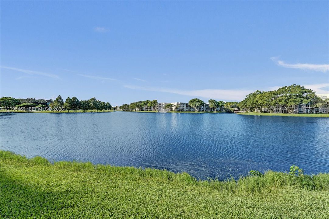 For Sale: $299,000 (2 beds, 2 baths, 1385 Square Feet)