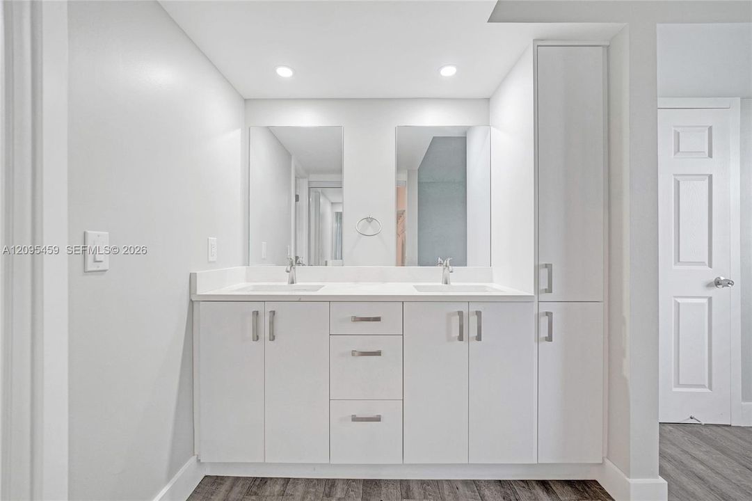 For Sale: $299,000 (2 beds, 2 baths, 1385 Square Feet)