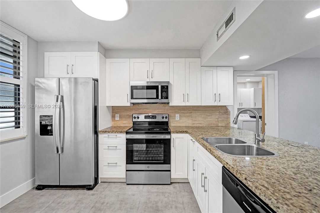 For Sale: $299,000 (2 beds, 2 baths, 1385 Square Feet)