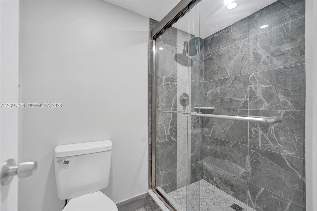 For Sale: $299,000 (2 beds, 2 baths, 1385 Square Feet)