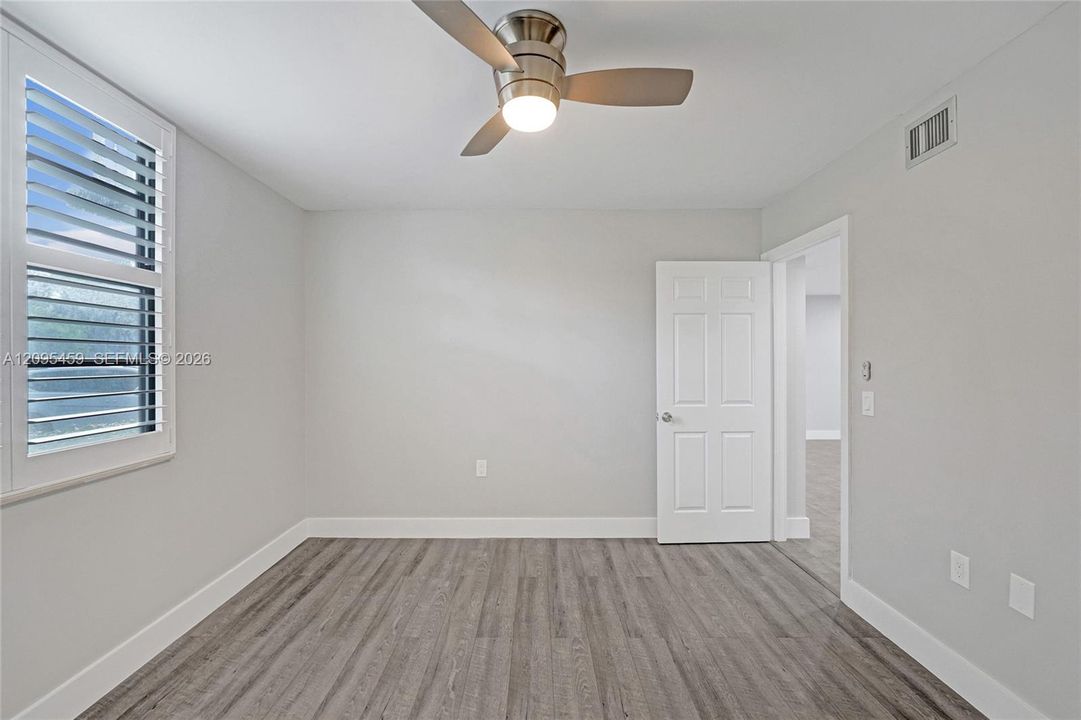 For Sale: $299,000 (2 beds, 2 baths, 1385 Square Feet)